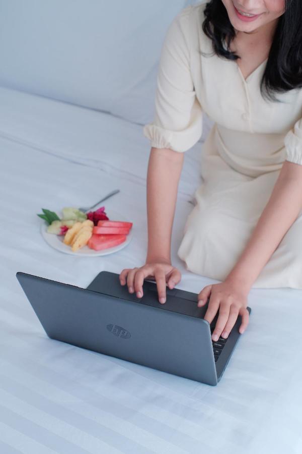 Azana Style Hotel Bandara Jakarta ทังเกอรัง ภายนอก รูปภาพ